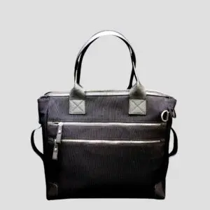 Sac cabas H24 noir porté épaule